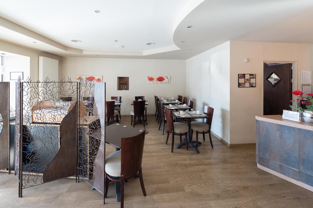 Hotel Saint-Pierre Pontarlier Eksteriør bilde
