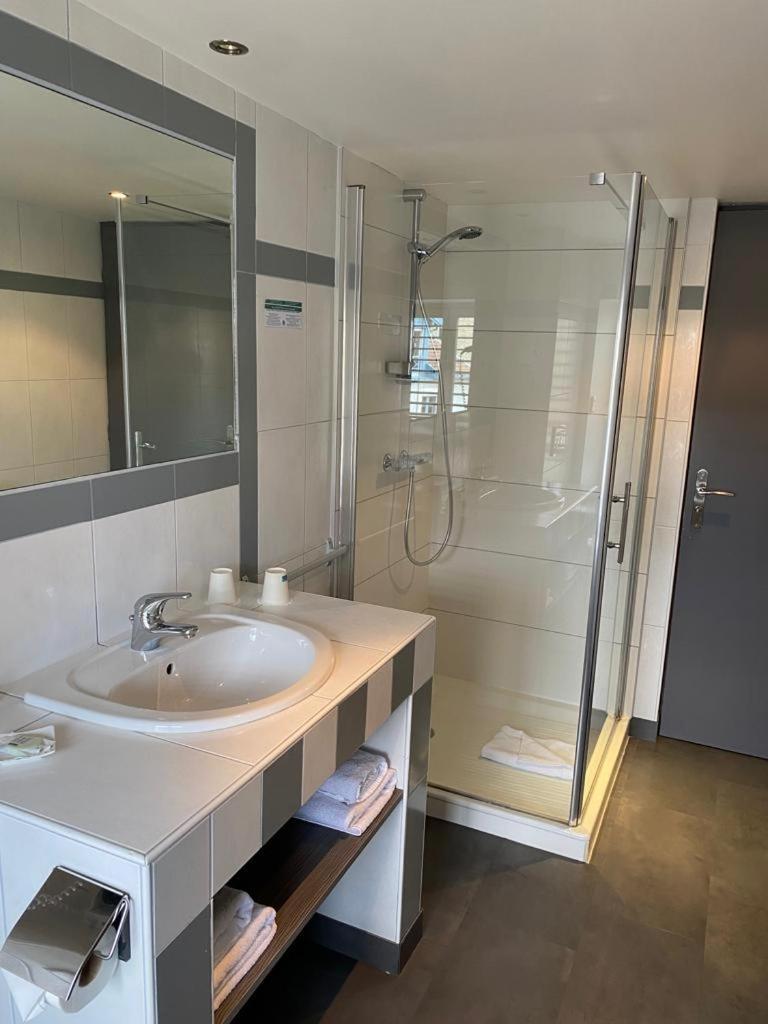 Hotel Saint-Pierre Pontarlier Eksteriør bilde